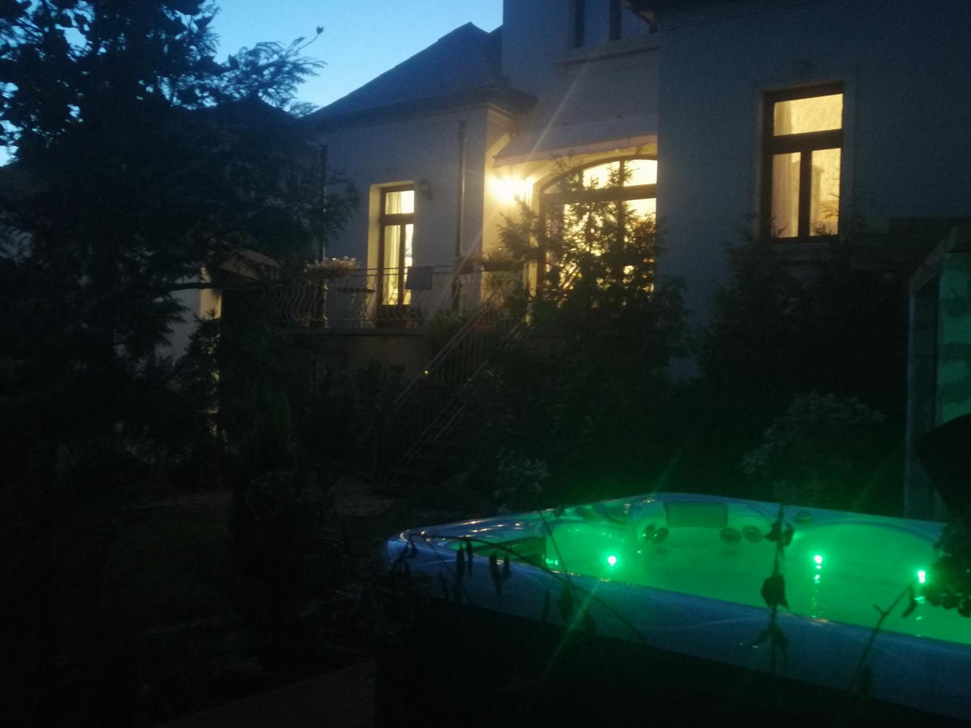 Kuria Apartman With Private Jacuzzi And Pool Budapest Exterior photo