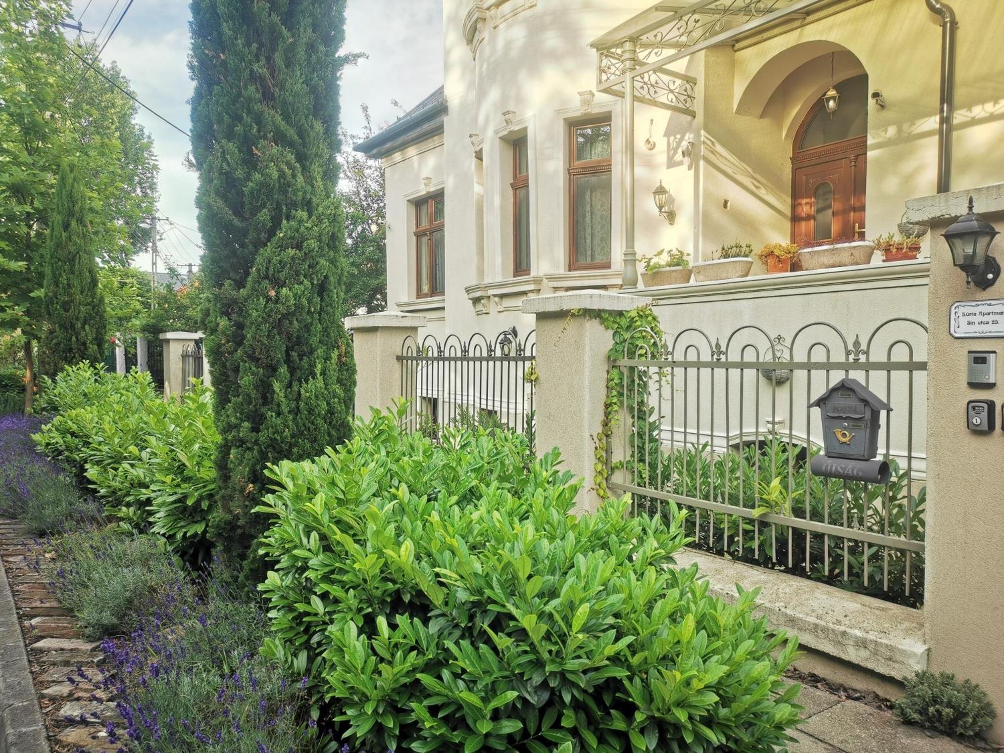Kuria Apartman With Private Jacuzzi And Pool Budapest Exterior photo
